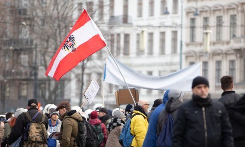 [FOTO/VIDEO] Tisuće prosvjednika na ulicama Beča bunilo se protiv korona ograničenja