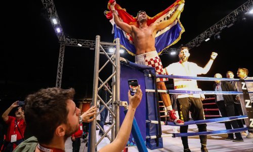 Filip Hrgović po 14. put stigao do pobjede u profesionalnoj karijeri, Sandžaklija tri puta padao, a sve je okončano u trećoj rundi