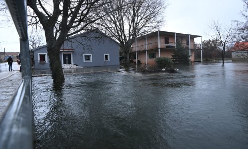[FOTO] Velike poplave u Dicmu, evakuiran dio stanovnika