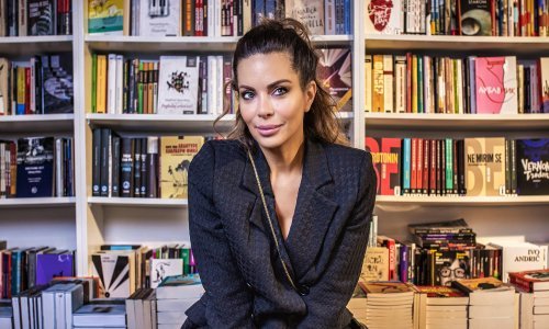 Nikolina Ristović skockala se za rođendanski party, pokazala zavidnu liniju i vitke noge u uskoj haljini