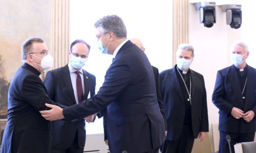 Biskupi se susreli s Plenkovićem: Pozvali vjernike na cijepljenje i prihvaćanje covid potvrda