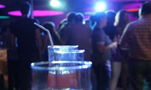 Francuska uoči Božića zatvara noćne klubove