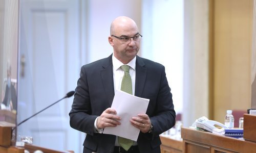 Milatić najavio energetsku obnovu i za tvrtke; Orešković: Velik broj poticaja dodjeljuje se 'najbržim prstom'