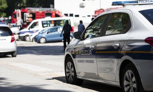 Uhićen muškarac koji je u Puli pijan rukama i nogama oštetio čak 21 vozilo