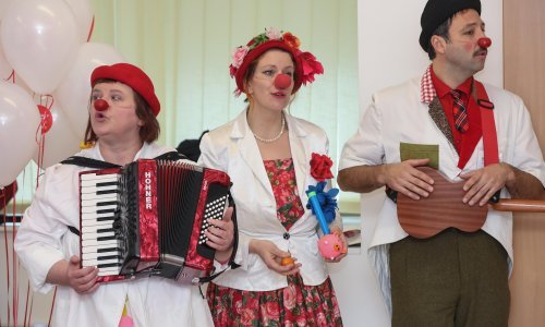 Crveni nosovi, klaunovi-doktori, ponovo u posjetama malim pacijentima