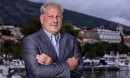 Policija intervenirala na sjednici Vijeća u Baškoj Vodi