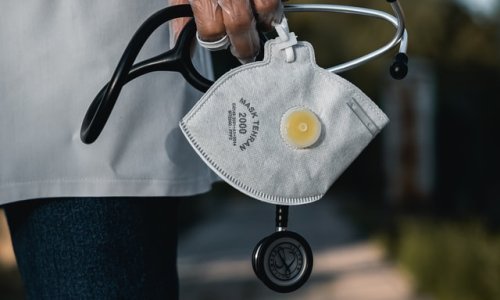 Liječnica dobila gotovo tri godine zatvora zbog izdavanja više od 4000 lažnih potvrda tijekom pandemije