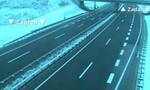 Problemi u prometu: Snijeg pada u Lici, prometna nesreća na autocesti Bregana - Lipovac
