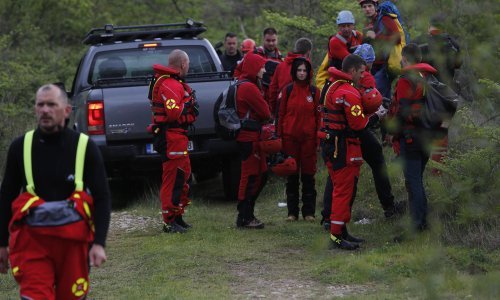 [VIDEO] I dalje se traga za djevojčicom nestalom u nabujaloj Dragonji, u velikoj potrazi deseci policajaca, HGSS i ronioci
