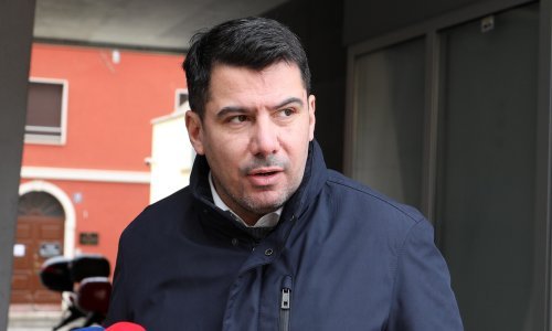 Grmoja: Mjere uvedene da se građane indirektno prisili na cijepljenje