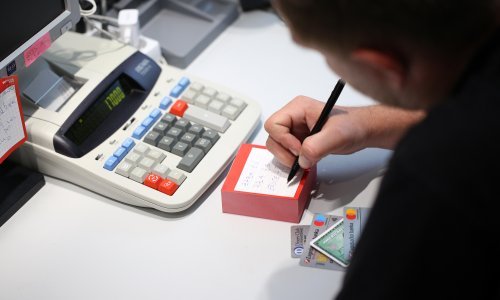 Sve na dug: Banke u studenom s golemim interesom građana za gotovinskim kreditima, a prava navala tek se očekuje...