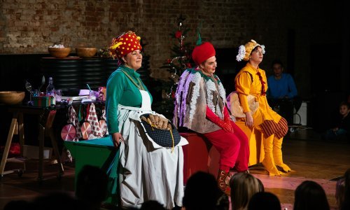 [FOTO] U Laubi održana premijera predstave 'Zagrizi u bajku': Redateljica, blogerica i lovkinja 'Potjere' udružile snage za djecu