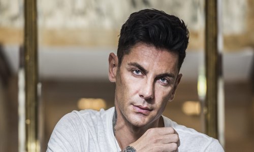 Otkad je počela pandemija za njega se gotovo nije čulo, a sad je Maksim Mrvica na turneji u zemlji u kojoj ima stotine milijuna obožavatelja