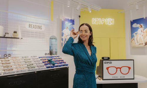 U ugodnoj atmosferi ljubiteljice i ljubitelji francuskog brenda naočala pronašli inspiraciju za božićne poklone