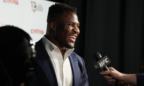 Bliži se novi meč Francisa Ngannoua, borba za ujedinjenje pojasa u teškoj kategoriji; 'Predator' je dao svoju prognozu...