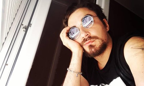 Riječki pisac i liječnik Eliša Papić izdao je svoj drugi roman 'Gad': riječ je o kaotičnom putovanju dvojice braće, a može se čitati i online