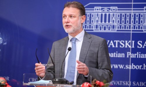 [FOTO] Jandroković rezimirao kraj zasjedanja: Scene su danas bile neprimjerene, radilo o verbalnom nasilju skoro na rubu fizičkog nasilja