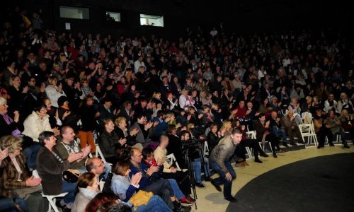 Pričigin krenuo po deseti put pred prepunim gledalištem Doma mladih