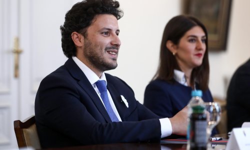 Sporazum dijela vlasti i manjina put ka manjinskoj vladi?