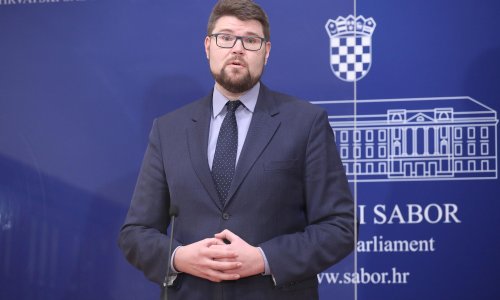 Peđa Grbin (SDP): Vladajući na sebe preuzeli odgovornost za rast broja mrtvih, kao i onih na kisiku i respiratoru