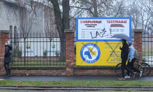 Policija traga za autorom grafita 'COVID=laž' u osječkom KBC-u