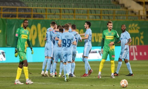 [VIDEO/FOTO] Kakva drama u Puli; Dinamo pobijedio s devetoricom, sudac Strukan nakon izvedenog penala Bruni Petkoviću pokazao drugi žuti karton