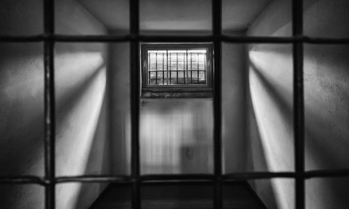 Zbog napada na časnu pritvoren župnik iz Sukošana, oglasila se i Zadarska biskupija