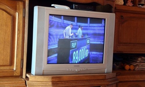 Vijeće za elektroničke medije: Repriza ne televiziji morat će se označiti slovom R u kutu ekrana, stižu i oznake za 'arhivu' i 'snimku'