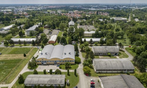 Most bez dozvole Sveučilišta prikuplja potpise za referendum ispred studentske menze, reagirao i rektor Boras