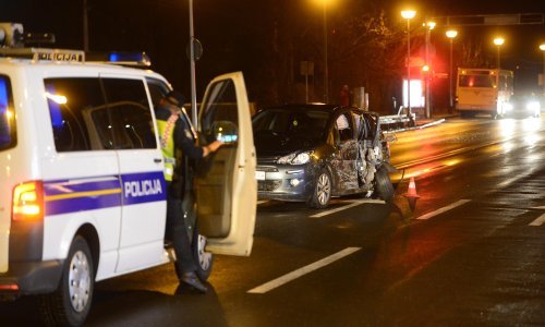 Prometna nesreća na Aleji Bologne, vatrogasci spašavali ozlijeđenu osobu
