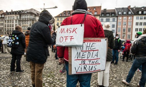 Teorije zavjere šire se brže od virusa. Što je tako privlačno u njima?