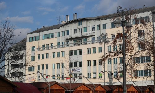 Požar u zgradi kod Kvatrića u kojoj su i uredi Holdinga, vatra buknula u arhivi