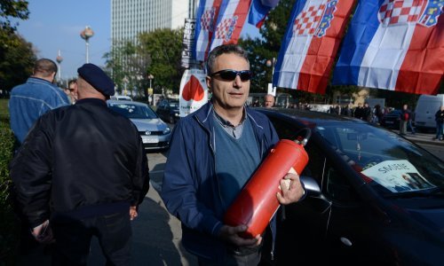 Pavle Kalinić opet uletio kada je najpotrebnije, ovog puta spasio vozačicu čiji se auto zapalio na Ribnjaku