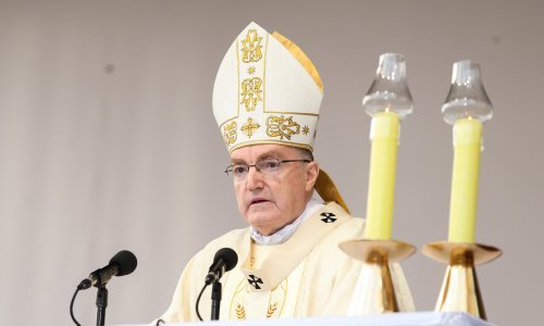 Bozanić čestitao Božić: Vapimo Gospodinu molbama da nas oslobodi od pošasti uzrokovane koronavirusnom bolešću; budimo posebno pozorni prema djeci