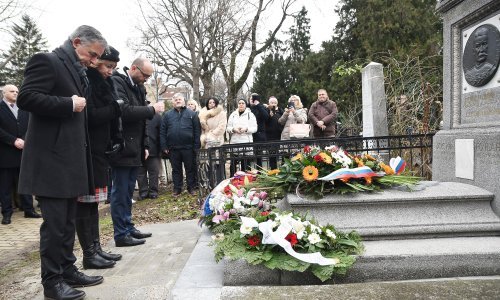 Pupovac na grobu skladatelja hrvatske himne u Novome Sadu: 'Stvorio je povijesnu sponu između dva naroda'