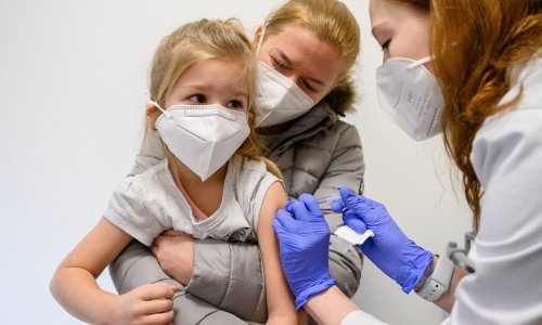 Pfizerovo cjepivo ne razvija očekivani imunitet kod djece, u ispitivanje se uvodi treća doza