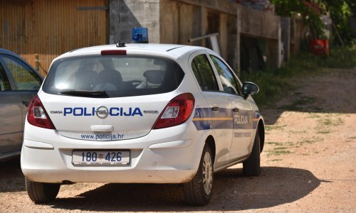 Na Ugljanu dolijao muškarac koji je ukrao prijenosna računala, piće, opremu za navigaciju i štošta drugo, a na djelu ga je ulovio polaznik Policijske akademije