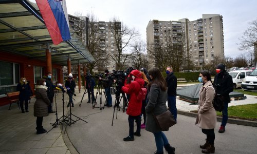 Slovenija se bliži vrhuncu petog vala epidemije, potvrđeno 14.878 zaraza