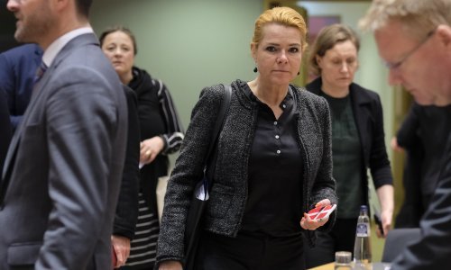 Bivša danska ministrica za migracije isključena iz parlamenta; nezakonito razdvajala azilantske parove