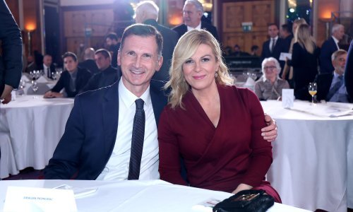 Svečani look bivše predsjednice: Kolindi Grabar Kitarović odlično pristaje boja burgundca