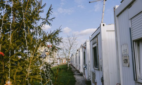 Ured za obnovu: Stigle četiri ponude za izgradnju 30 tipskih montažnih drvenih kuća