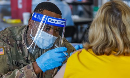 Američka vojska na pragu prijelomnog otkrića: Naše univerzalno cjepivo protiv koronavirusa učinkovito je i protiv omikrona