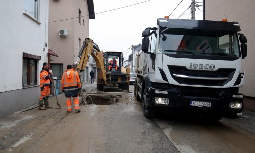 Opet pukla cijev u Zagrebu: Bez vode dio stanovnika u Voltinom, Brestju i na Bukovcu