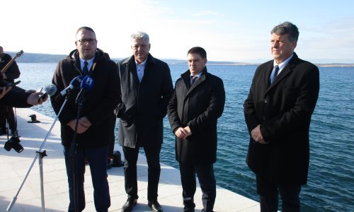Otvorena nova crikvenička luka, donosi bolju povezanost otoka Krka s kopnom