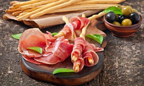 Svi ćemo tijekom blagdana jesti pršut i kulen. No, znate li kako prepoznati kvalitetu?