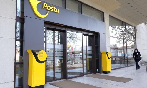 Planulo vozilo Hrvatskih pošta na autocesti; izgorjele sve pošiljke s Korčule
