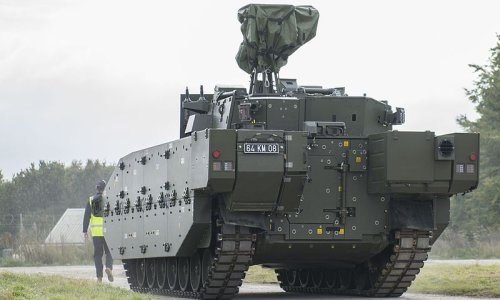 [FOTO/VIDEO] Britanci utukli 5,5 milijardi funti na gusjeničar koji je 310 vojnika stajao zdravlja, sada dvoje između očuvanja radnih mjesta i sigurnosti vojnika