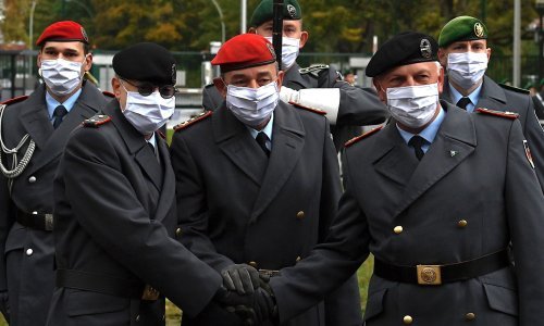 Nema mile-lale: Njemačka i Austrija također postavile generale na čelo kriznih stožera za covid-19