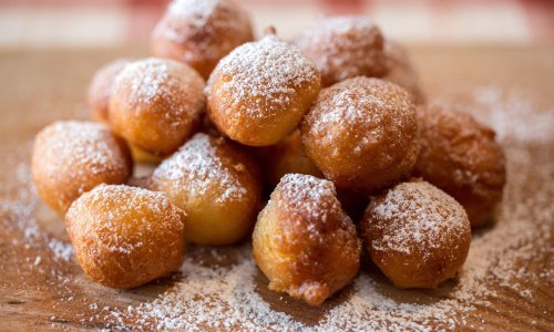 Badnjak je i vrijeme je za fritule, a s ovim receptom ne možete pogriješiti -  baš svaki put će ispasti mekane i mirisne