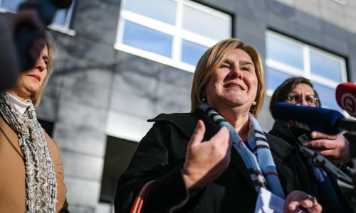 [VIDEO/FOTO] Željka Markić došla pred Ministarstvo pravosuđa: Hitno provedite nadzor odluke o roditeljima odgojiteljima!